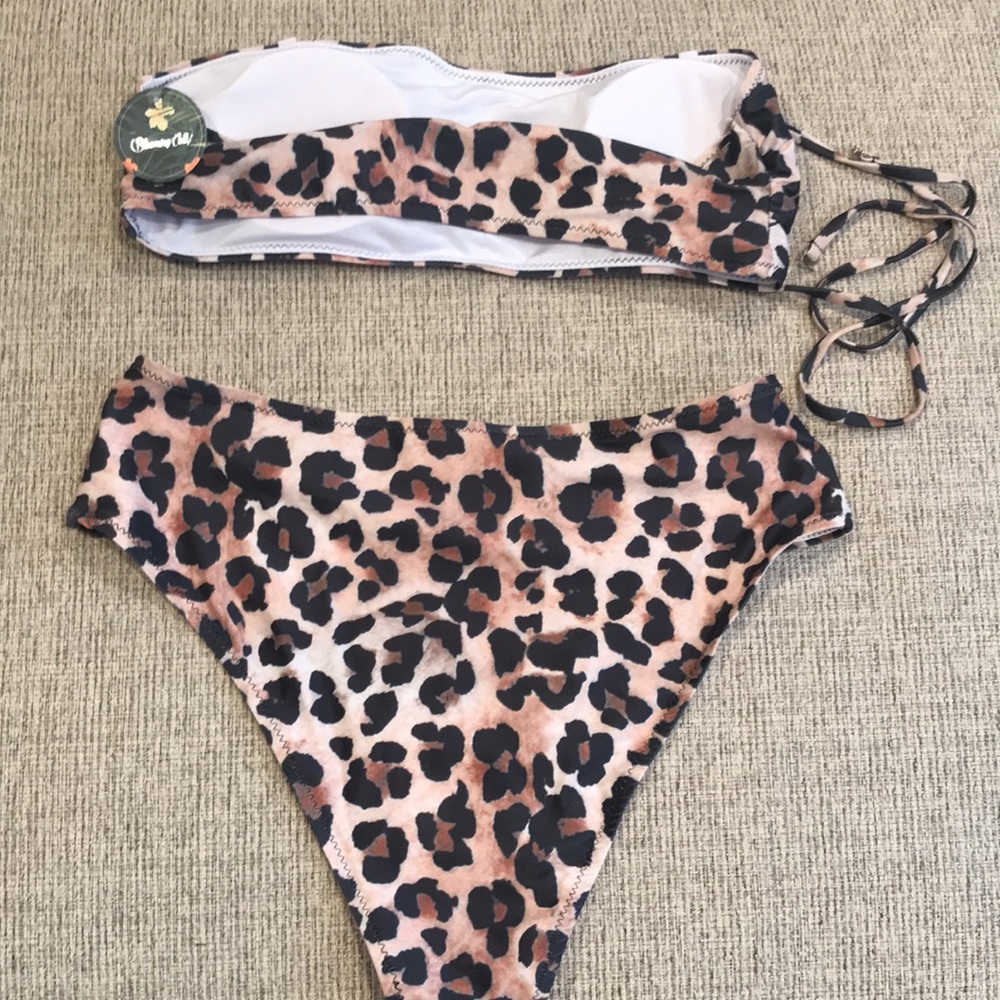 Bikini - Picture 3 of 4